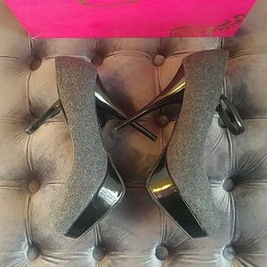 💰Candies Gray Fabric Heels💰